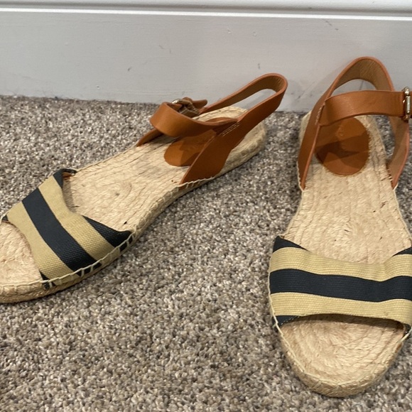 Coach New York Wicker Flat Shoes with Ankle Straps - Size 7.5 - Picture 4 of 11